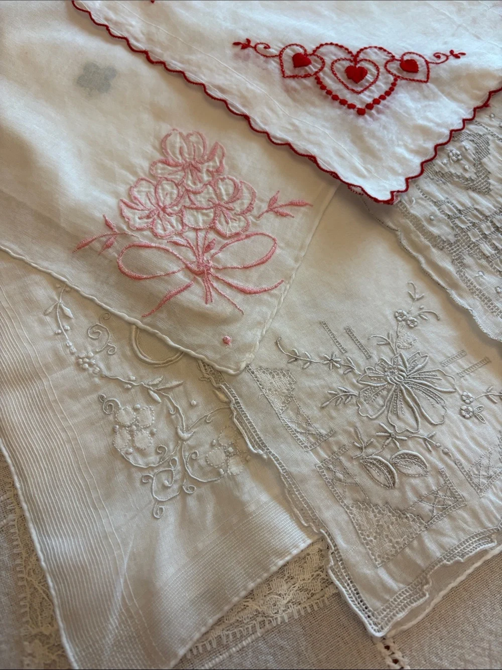 Set of 6 Vintage White Linen Embroidered Handkerchiefs New condition 50’s/60’s
